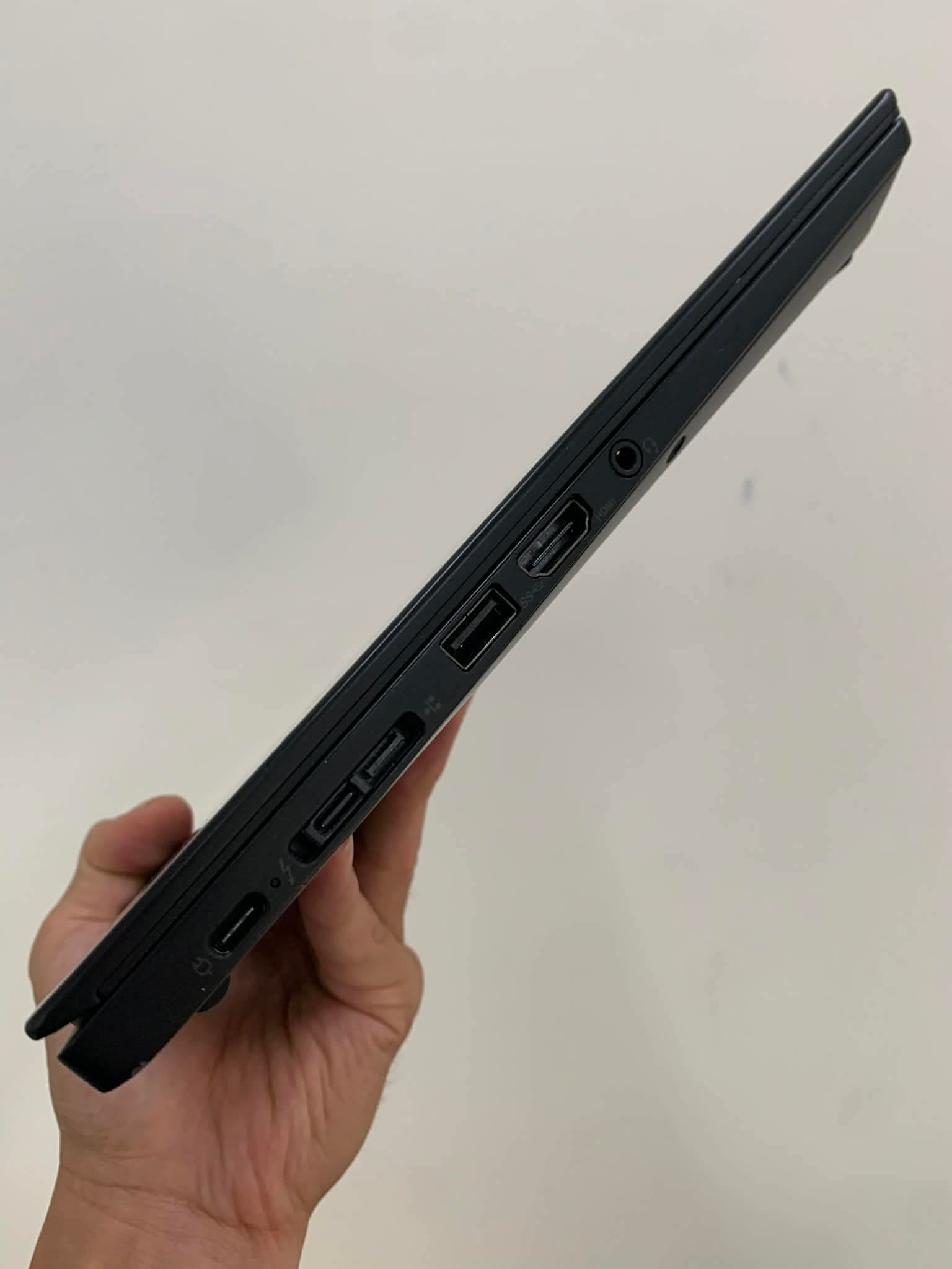Cạnh trái và các cổng kết nối ThinkPad X13 Gen 1